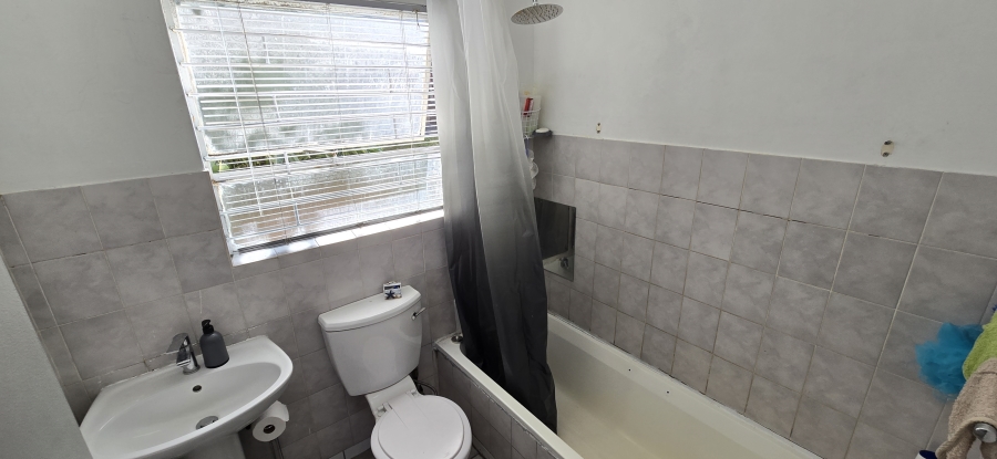 2 Bedroom Property for Sale in Geelhoutpark North West